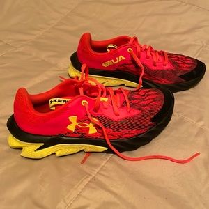Under Armour Boys' UA Charged Scramjet 3 Running Shoes. Gently used.